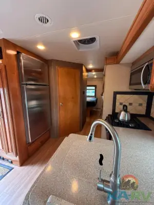 2017 Thor Motor Coach CHATEAU 35SB photo 27