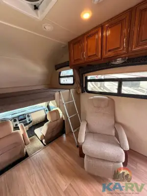 2017 Thor Motor Coach CHATEAU 35SB photo 17