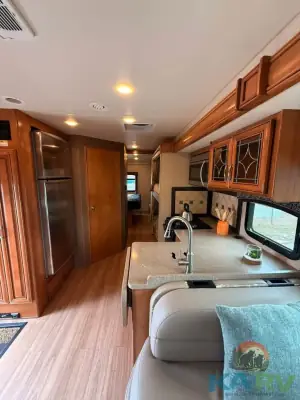 2017 Thor Motor Coach CHATEAU 35SB photo 24