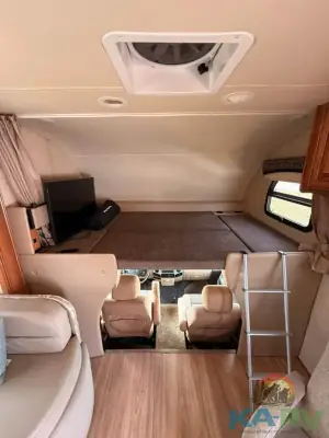 2017 Thor Motor Coach CHATEAU 35SB photo 20