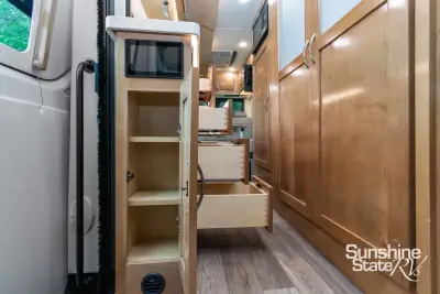 2024 Coachmen GALLERIA 24FL LI3 AWD photo 13