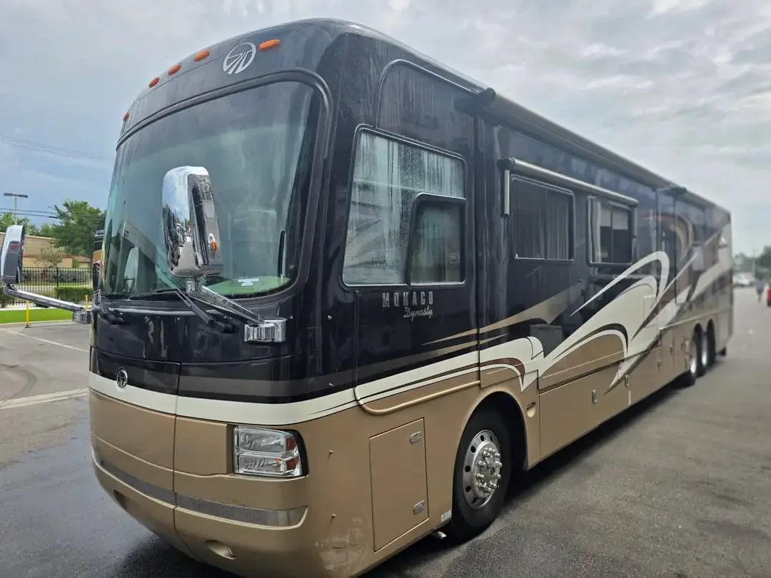 2010 Monaco Dynasty Yorkshire IV exterior