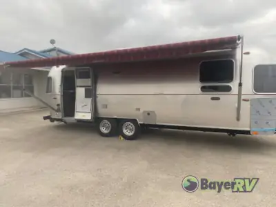 2026 Airstream Stetson 6666 Special Edition Queen Bed photo 8