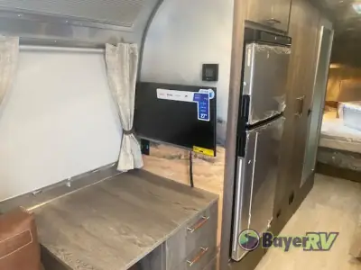2026 Airstream Stetson 6666 Special Edition Queen Bed photo 13