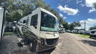 2017 Holiday Rambler Vacationer XE 36D photo 2