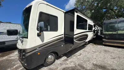 2017 Holiday Rambler Vacationer XE 36D photo 3