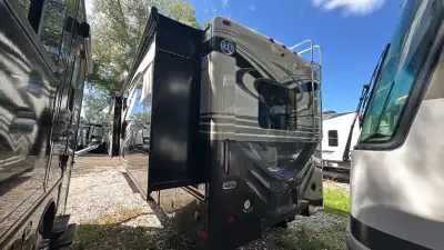 2017 Holiday Rambler Vacationer XE 36D photo 4