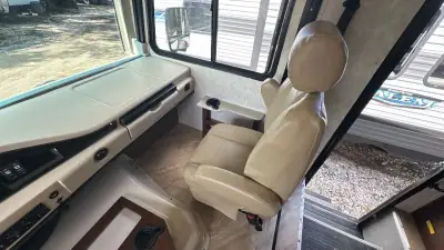 2017 Holiday Rambler Vacationer XE 36D photo 12