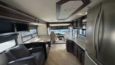 2017 Holiday Rambler Vacationer XE 36D photo 37
