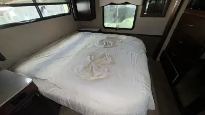 2017 Holiday Rambler Vacationer XE 36D photo 23