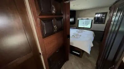 2017 Holiday Rambler Vacationer XE 36D photo 31