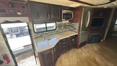 2017 Holiday Rambler Vacationer XE 36D photo 16