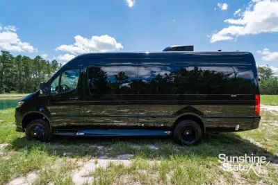 2027 Midwest LUXE CRUISER D6 AWD photo 6