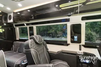 2027 Midwest LUXE CRUISER D6 AWD photo 20
