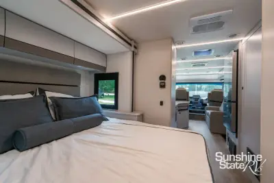 2025 Coachmen Euro 25EU photo 18