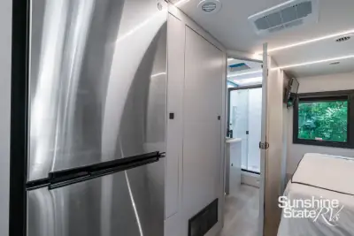 2025 Coachmen Euro 25EU photo 20
