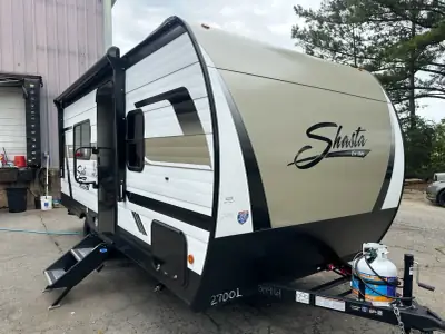2027 Shasta Rvs Compact 18FQ photo 3
