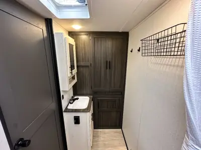 2027 Shasta Rvs Compact 18FQ photo 27