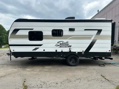 2027 Shasta Rvs Compact 18FQ photo 8