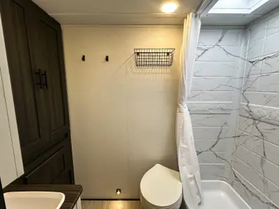 2027 Shasta Rvs Compact 18FQ photo 25