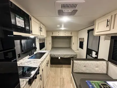 2027 Shasta Rvs Compact 18FQ photo 29
