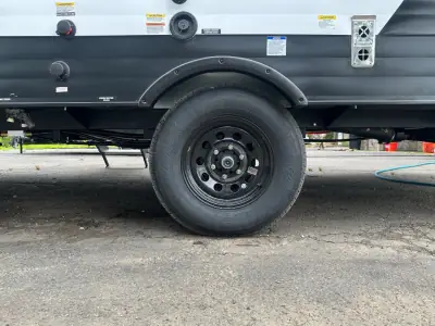2027 Shasta Rvs Compact 18FQ photo 7