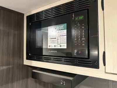 2027 Shasta Rvs Compact 18FQ photo 21