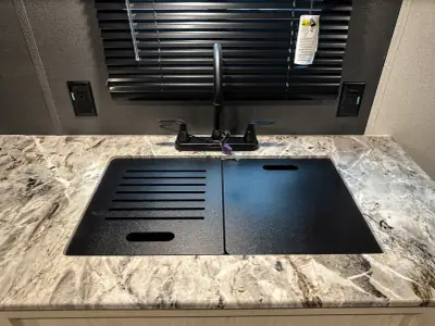 2027 Shasta Rvs Compact 18FQ photo 17