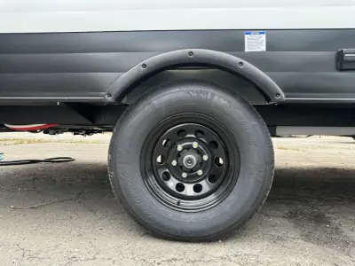 2027 Shasta Rvs Compact 18FQ photo 5