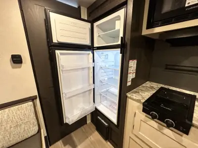 2027 Shasta Rvs Compact 18FQ photo 23