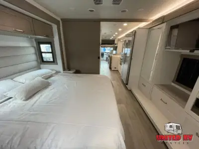 2027 Entegra Coach Vision XL 36C photo 14