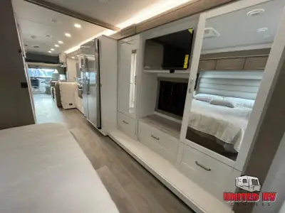 2027 Entegra Coach Vision XL 36C photo 13