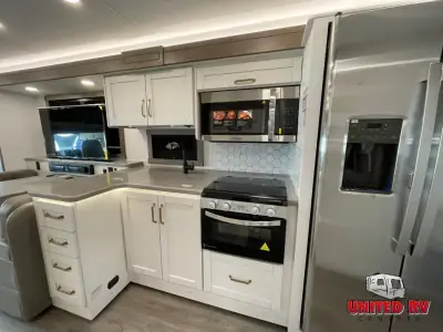 2027 Entegra Coach Vision XL 36C photo 10