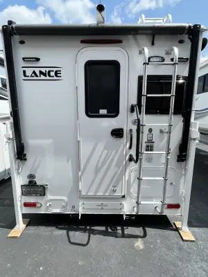 2024 Lance 865 photo 6