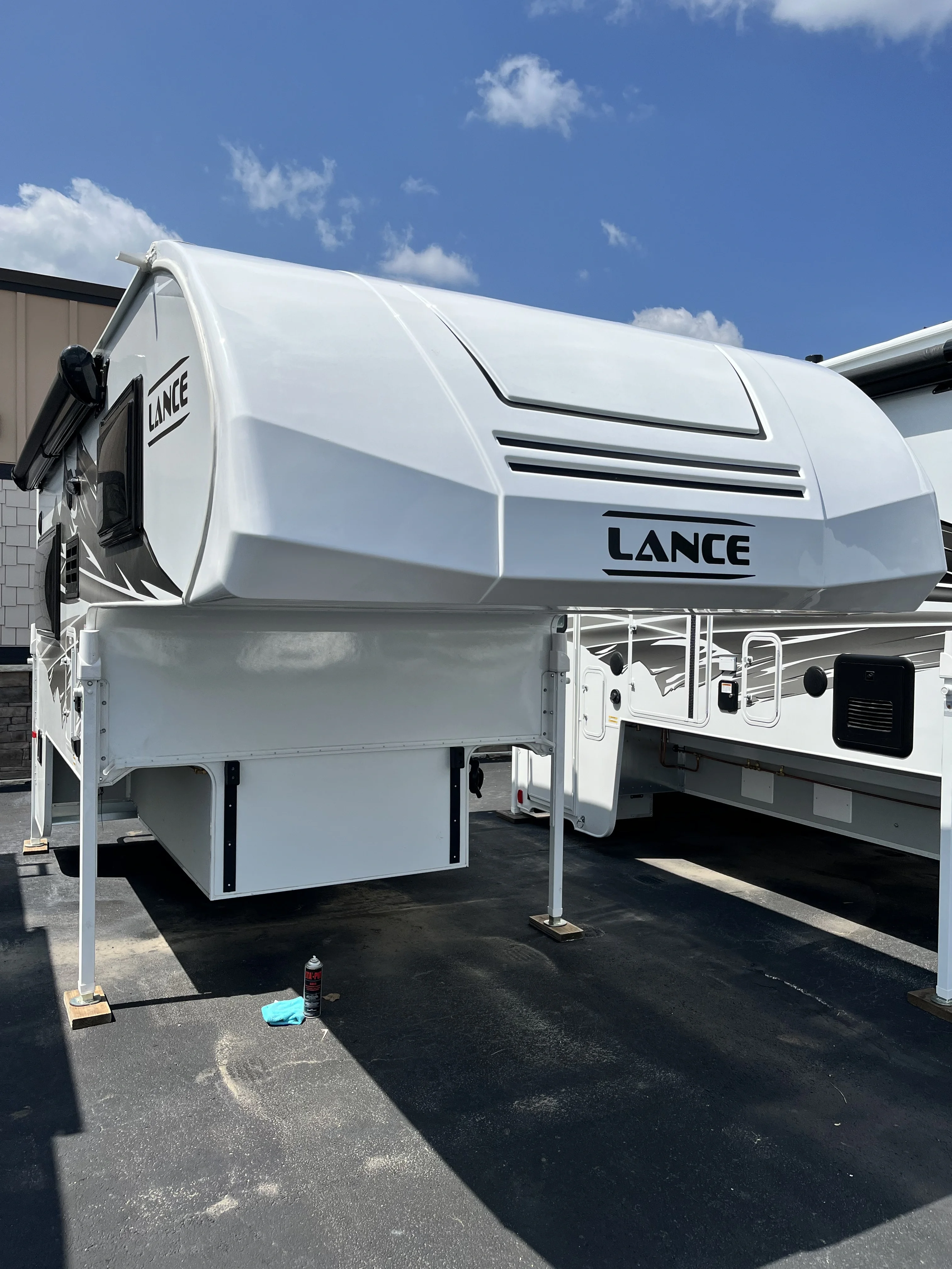 2024 Lance 865 exterior