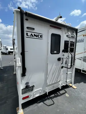 2024 Lance 865 photo 4