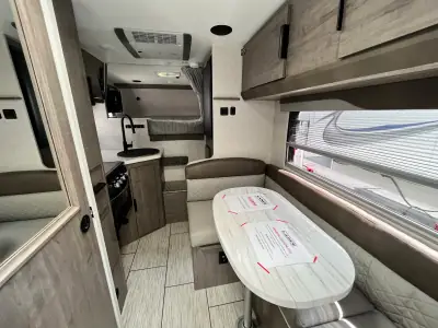 2024 Lance 865 photo 10