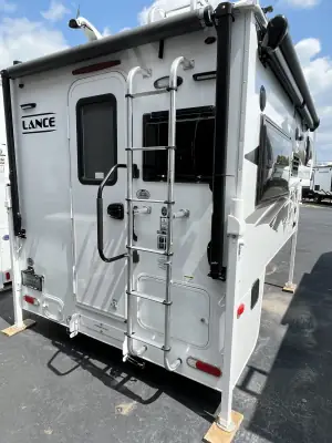 2024 Lance 865 photo 5
