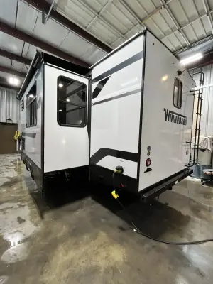 2024 Winnebago VOYAGE 2427RB photo 4