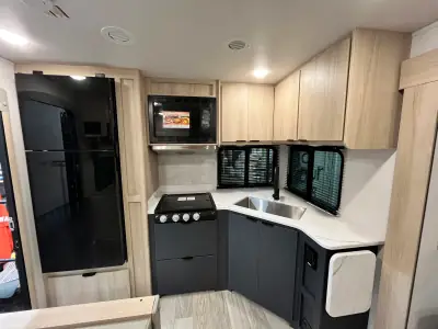 2025 Winnebago MINNIE 2529RG photo 12
