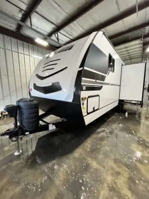 2025 Winnebago MINNIE 2529RG photo 3