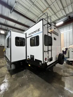 2025 Winnebago MINNIE 2529RG photo 4