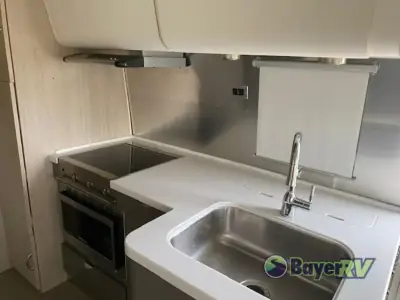2021 Airstream Globetrotter 27FB Twin photo 10