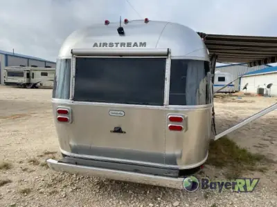 2021 Airstream Globetrotter 27FB Twin photo 3