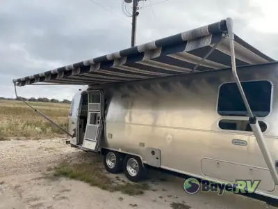 2021 Airstream Globetrotter 27FB Twin photo 6