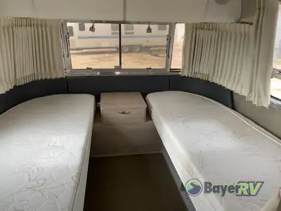 2021 Airstream Globetrotter 27FB Twin photo 12