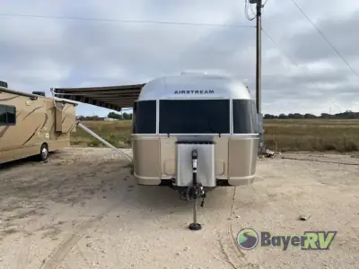2021 Airstream Globetrotter 27FB Twin photo 5