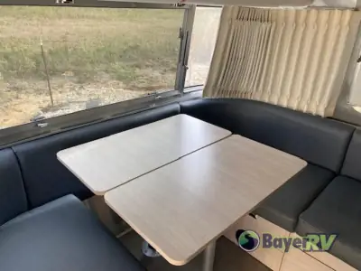 2021 Airstream Globetrotter 27FB Twin photo 7