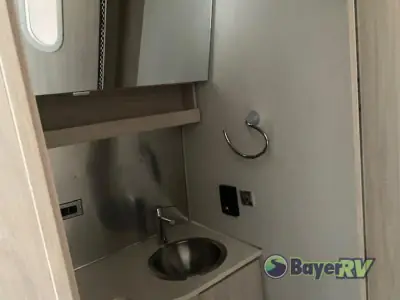 2021 Airstream Globetrotter 27FB Twin photo 16
