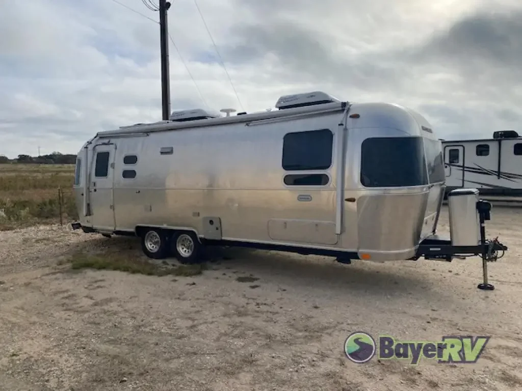 2021 Airstream Globetrotter 27FB Twin exterior